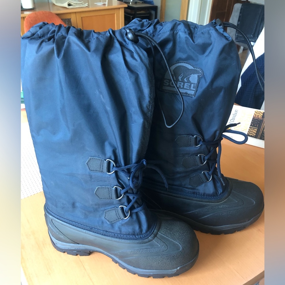 Sorel Snowlion Boots Size 9